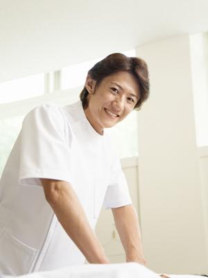 大阪で特徴的学習内容の介護福祉士養成校